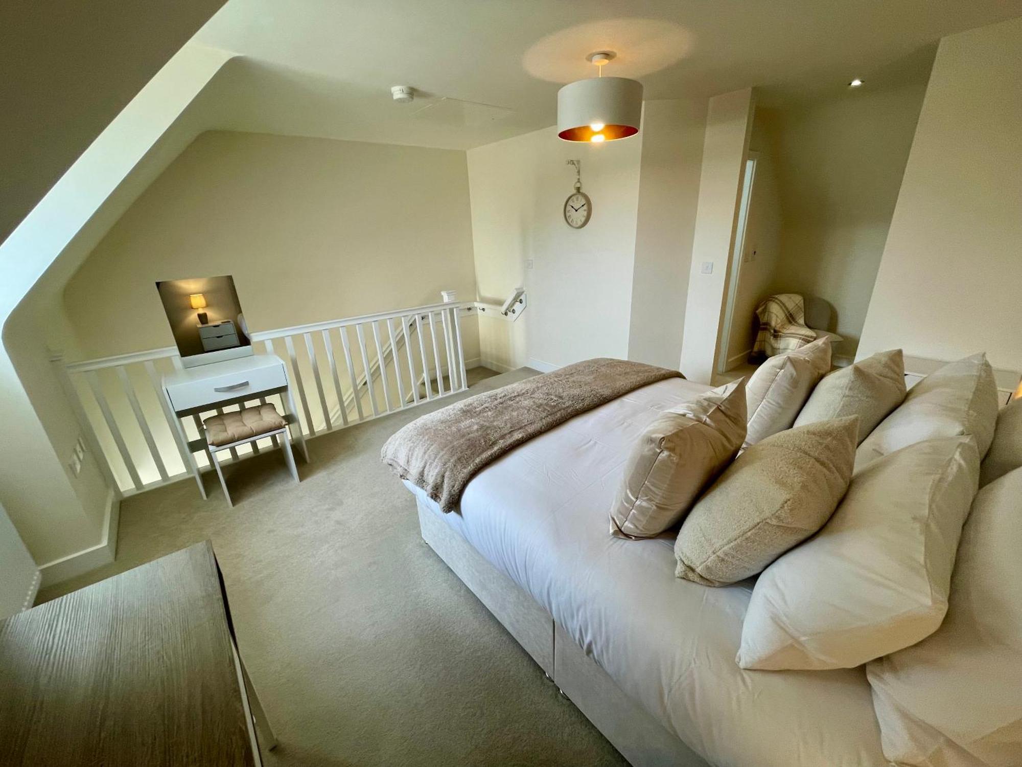 3-Bedroom Luxury Stay With Free Parking マーケット・ハーバラ エクステリア 写真