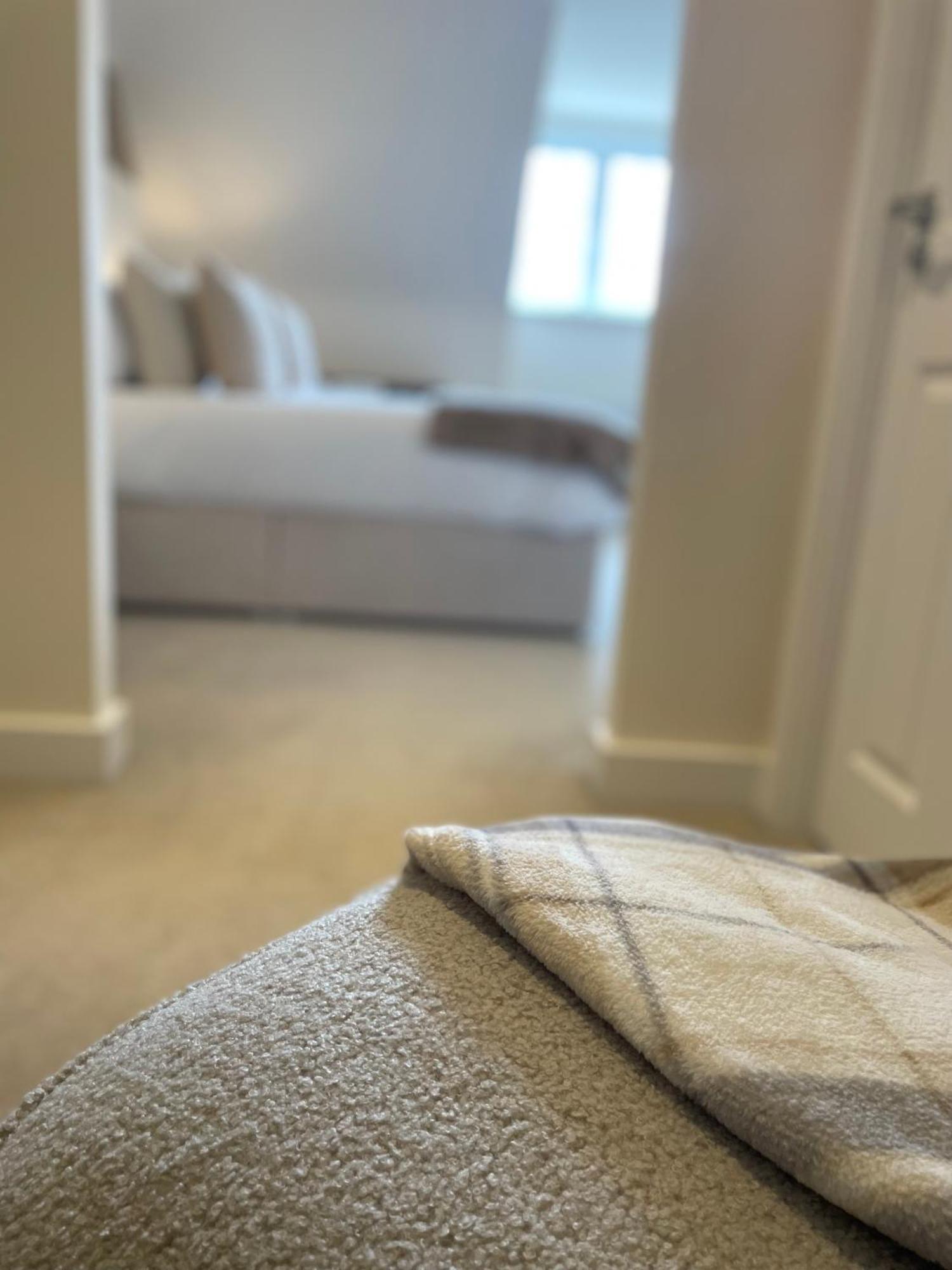3-Bedroom Luxury Stay With Free Parking マーケット・ハーバラ エクステリア 写真
