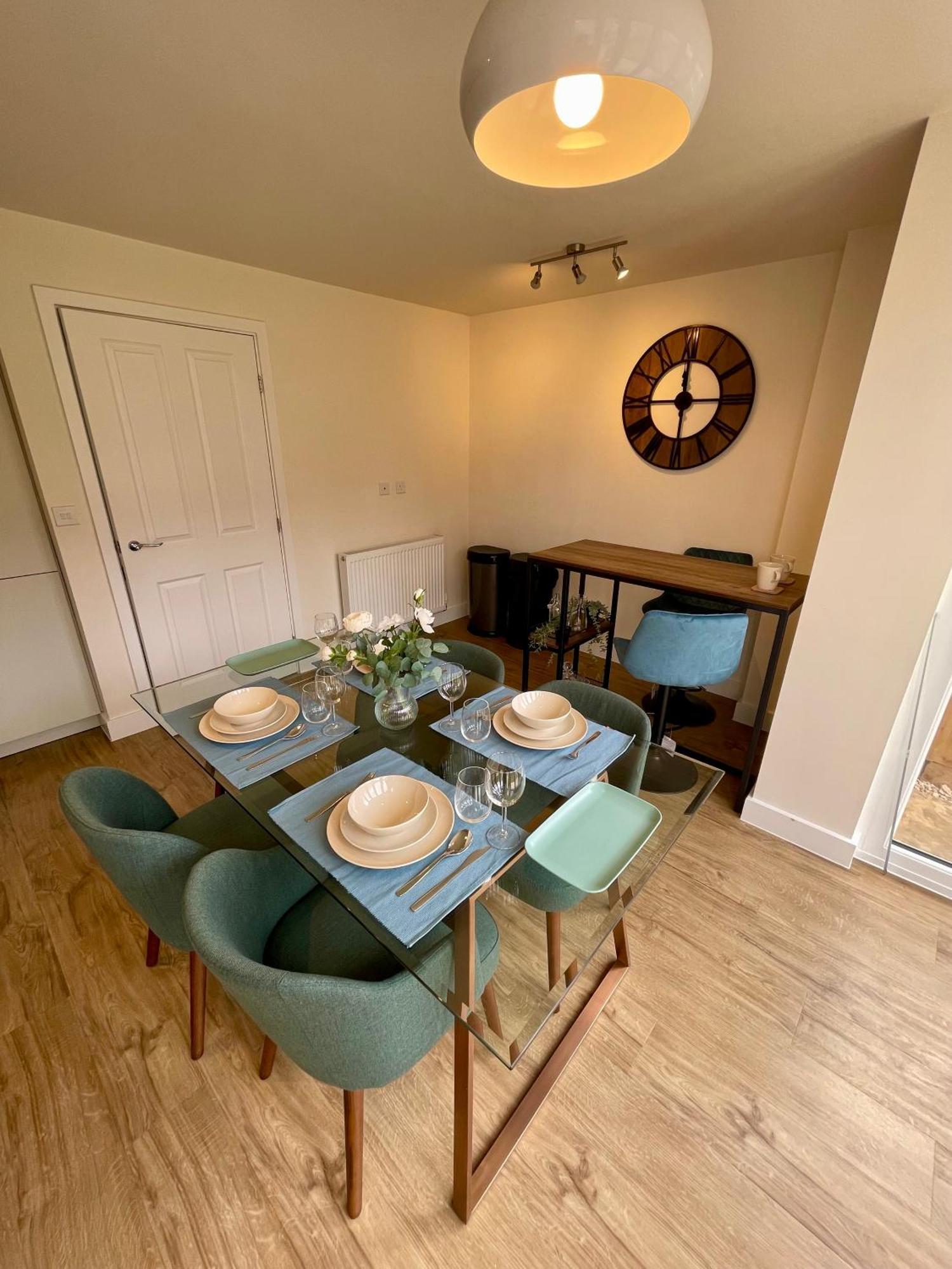 3-Bedroom Luxury Stay With Free Parking マーケット・ハーバラ エクステリア 写真